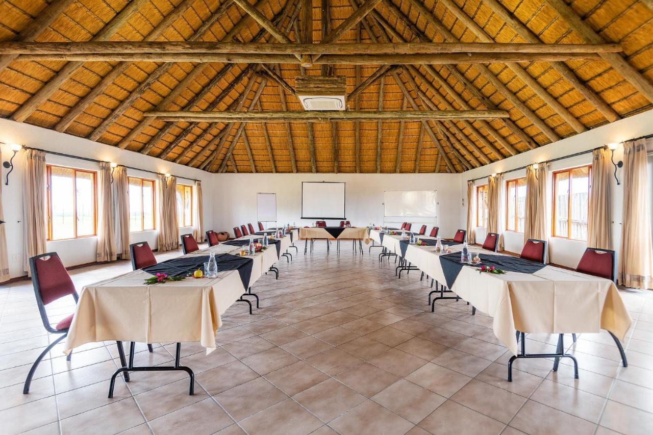 Frans Indongo Lodge Очиваронго Екстериор снимка