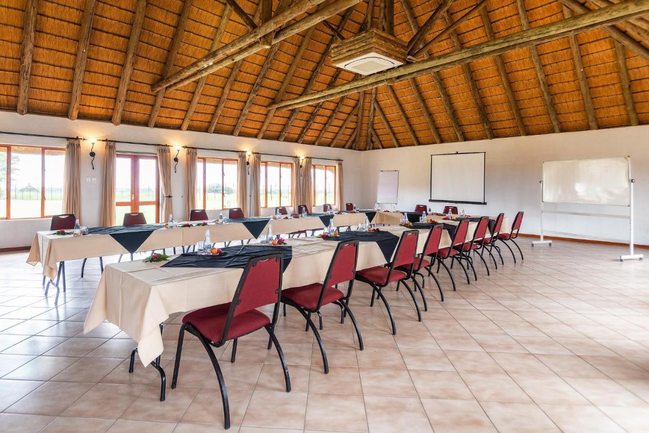 Frans Indongo Lodge Очиваронго Екстериор снимка