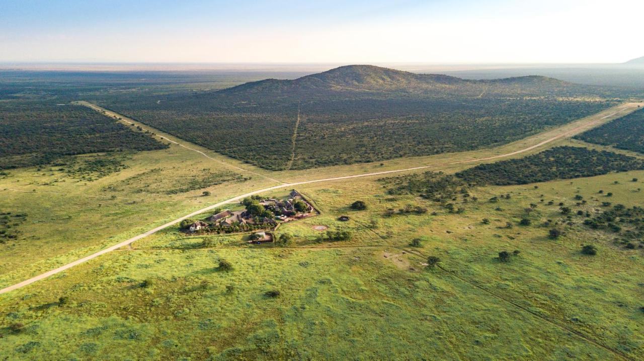Frans Indongo Lodge Очиваронго Екстериор снимка