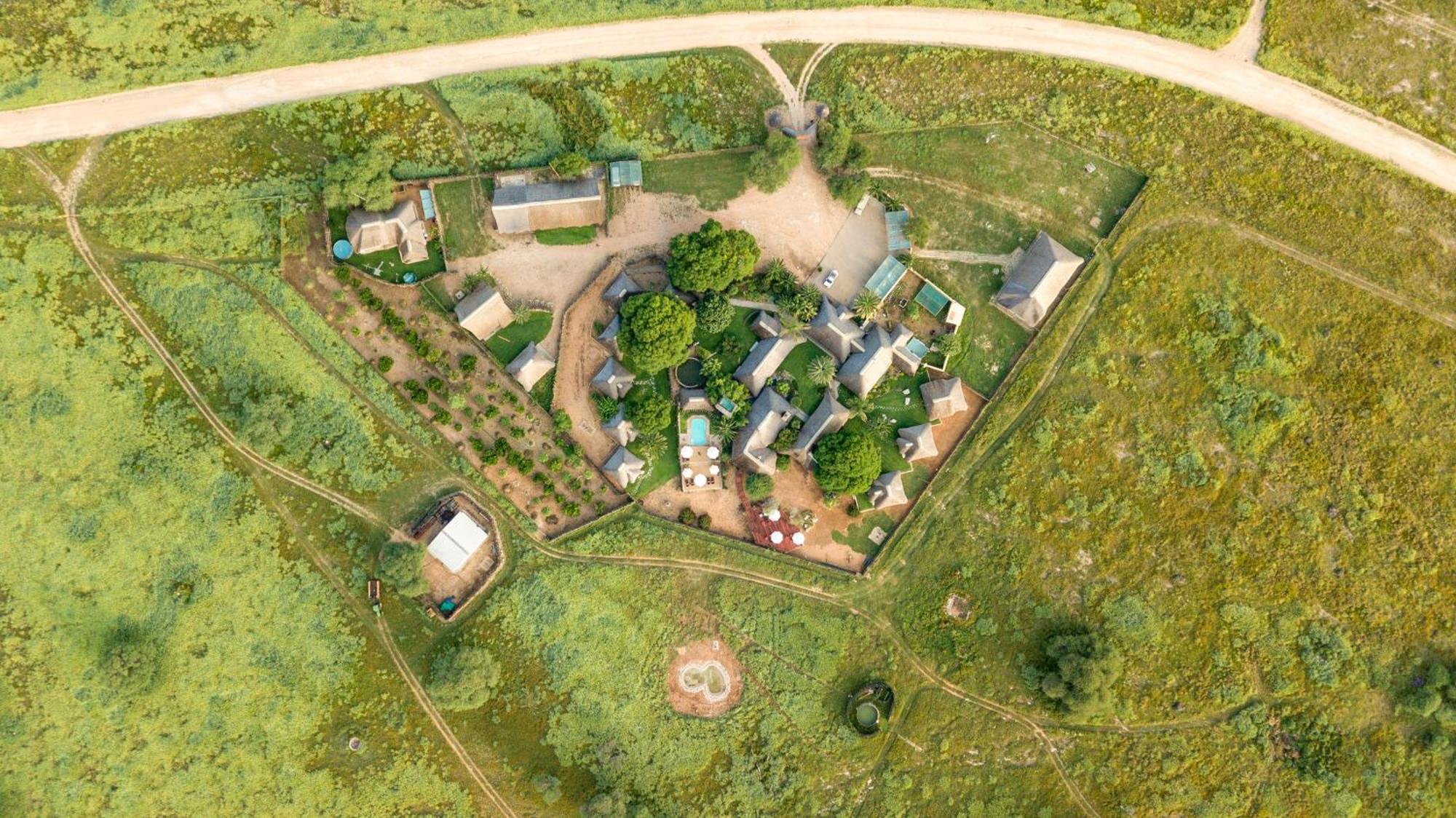 Frans Indongo Lodge Очиваронго Екстериор снимка